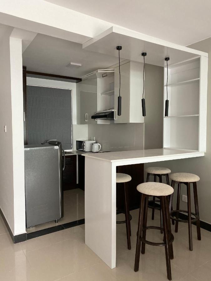 Lake Infinity Luxury Condos Нувара-Елія Екстер'єр фото